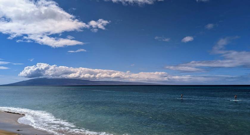 Maui Valley Isle resort beach and people stand up paddling