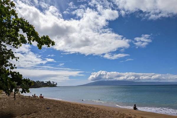 Valley Isle Resort Valley Isle Resort - Maui beachfront resort in Kahana with vacation rentals