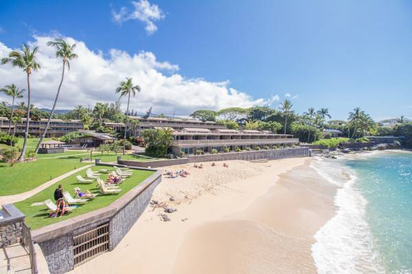 Kahana Sunset - Maui oceanfront resort, with large green lawn with chaise lounges, and seasonal beach access