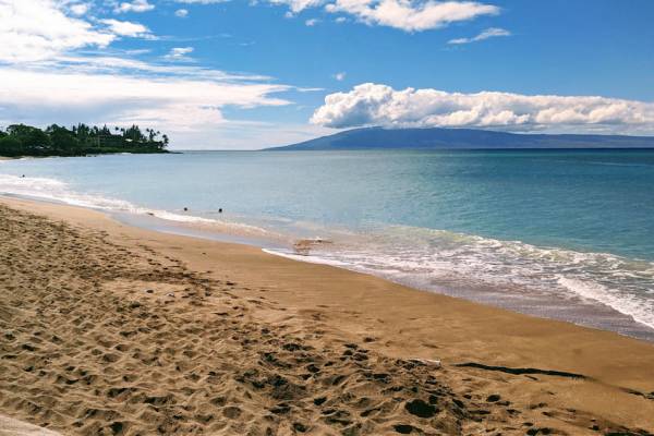 Valley Isle Maui Resort beach condo rentals