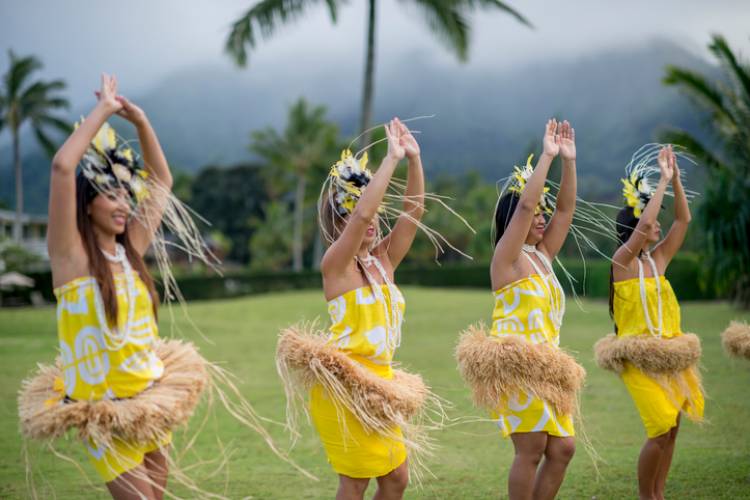 Authentic Hawaiian Luau | Paradise Activities | Maui Resorts 