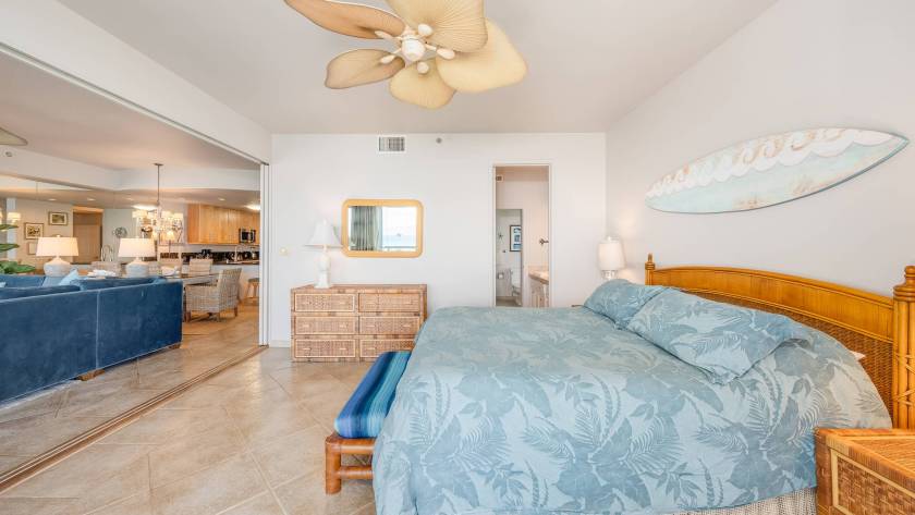  Sands of Kahana vacation rental featuring a large bedroom, living area, and full kitchen