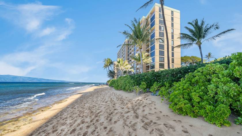 The Mahana at Kaanapali condo rentals sit right on Kaanapali beach